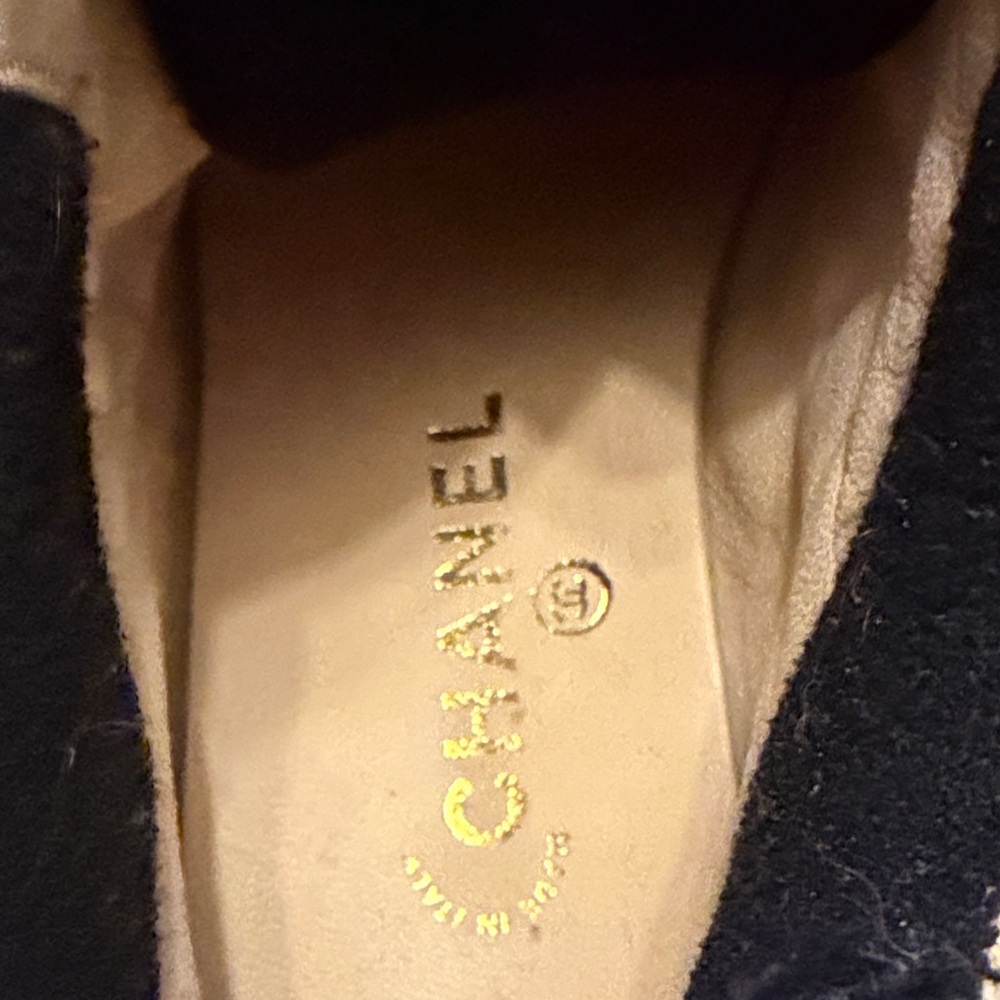 Vtg Chanel 90s Beige Suede CC Logo Combat Boots - Picture 9 of 10